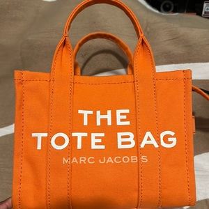 Marc Jacobs THE TOTE BAG mini/small canvas dragon fire/orange.